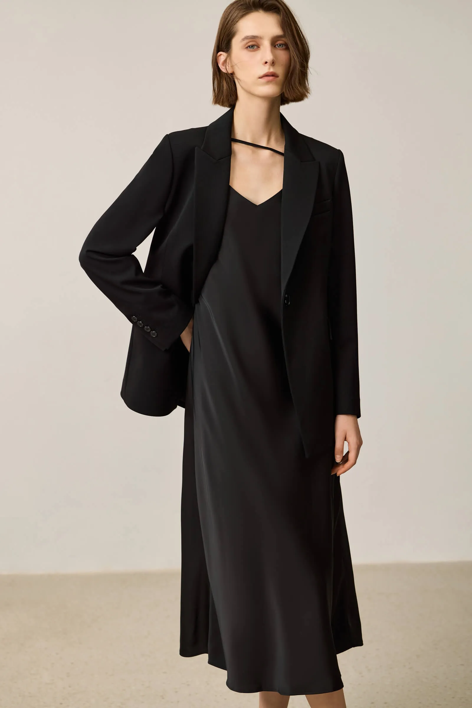 LILY Broad Shoulder Versatile Black Blazer