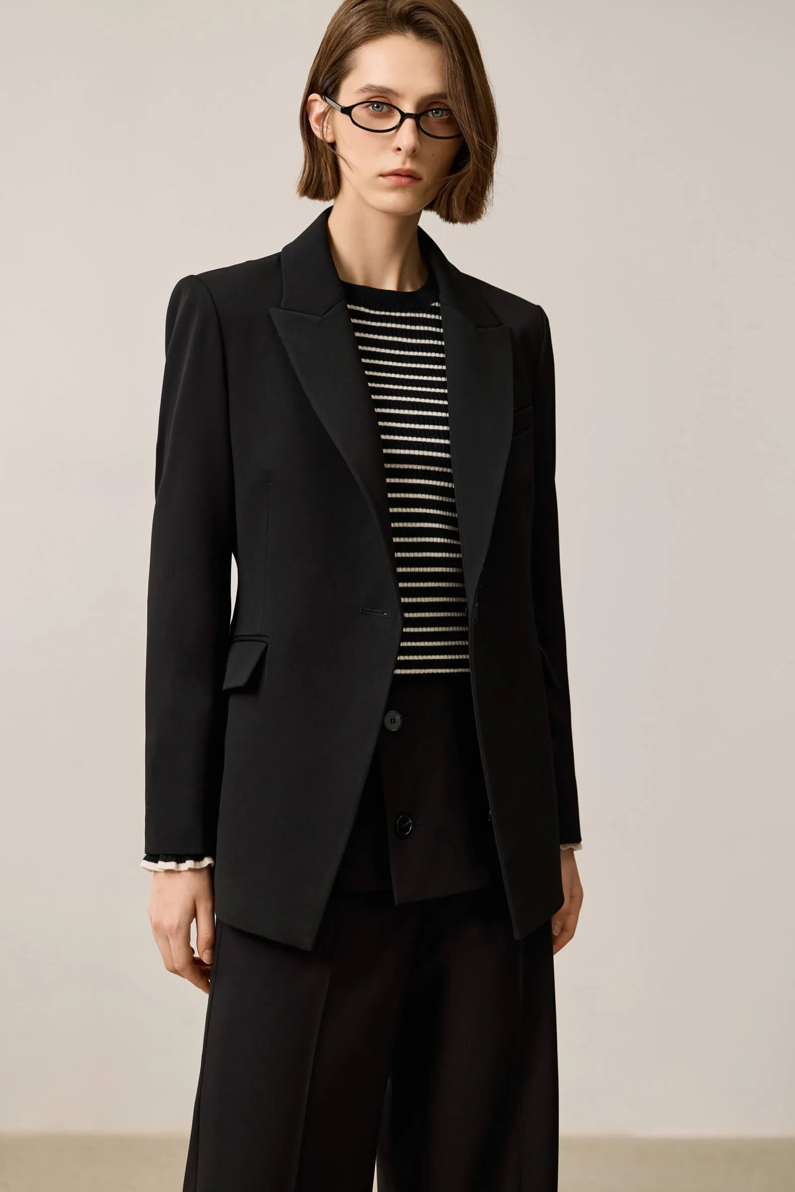 LILY Broad Shoulder Versatile Black Blazer